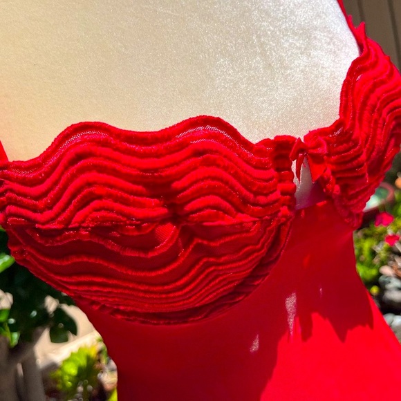 Frederick’s Red slip with underwire (approz 34B-C) - Picture 4 of 8